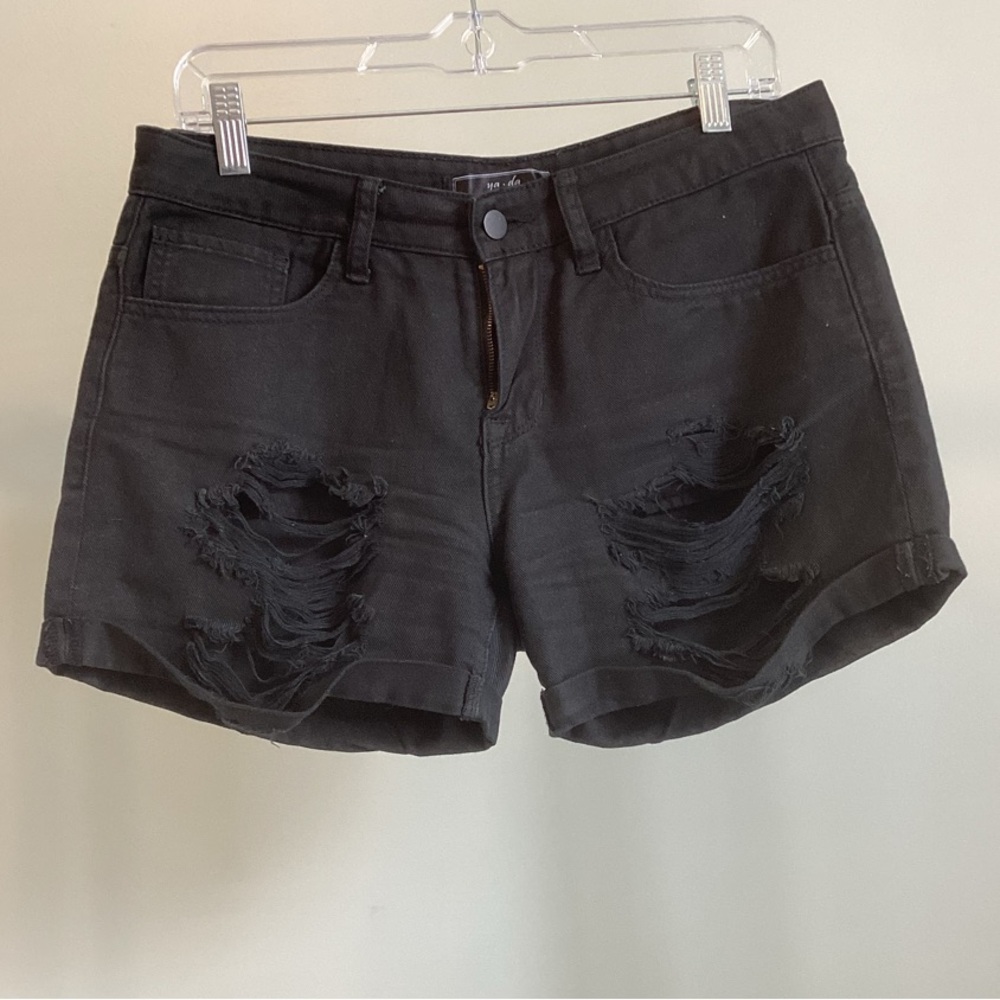 Black Jean Shorts with Classic Summer Style